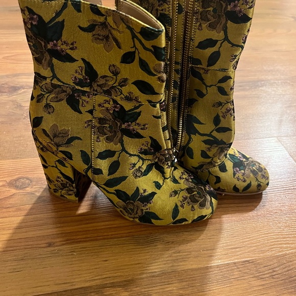 Steve Madden Goldie Boots - Picture 2 of 6